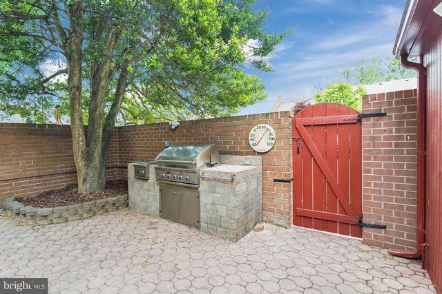 8301 FORRESTER BLVD, Springfield, VA 22152