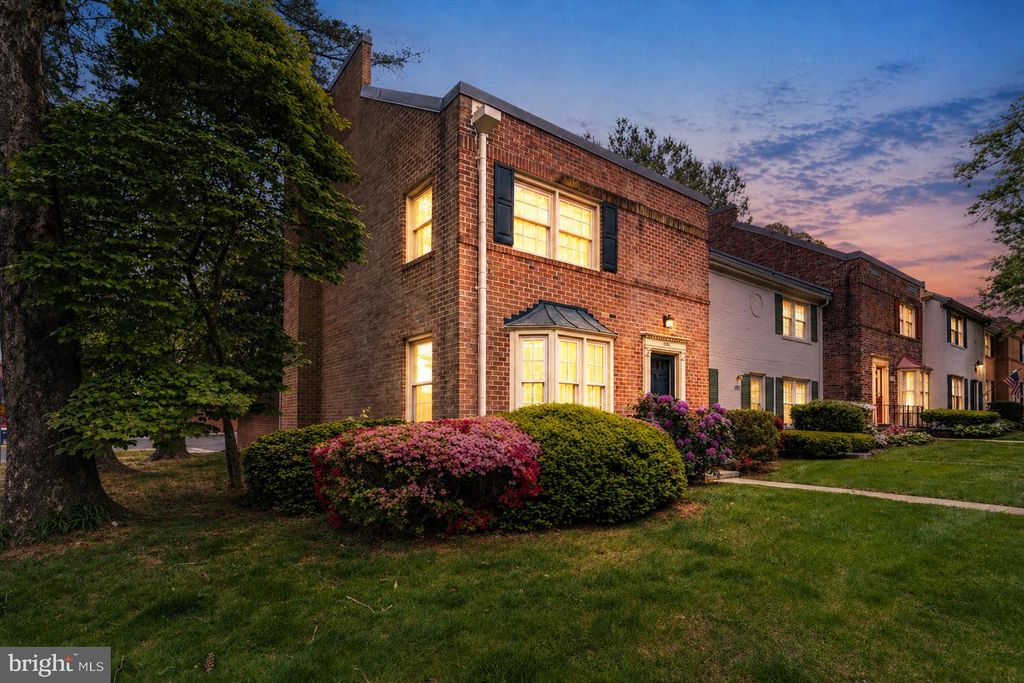 8301 FORRESTER BLVD, Springfield, VA 22152