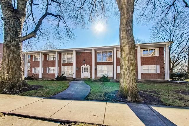 1777 Dewes Street E, Glenview, IL 60025