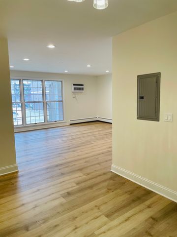 1777 Dewes Street E, Glenview, IL 60025