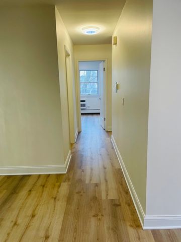 1777 Dewes Street E, Glenview, IL 60025