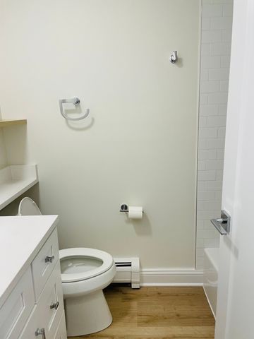 1777 Dewes Street E, Glenview, IL 60025