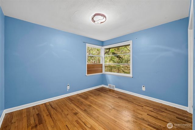 16030 33rd Avenue NE, Lake Forest Park, WA 98155