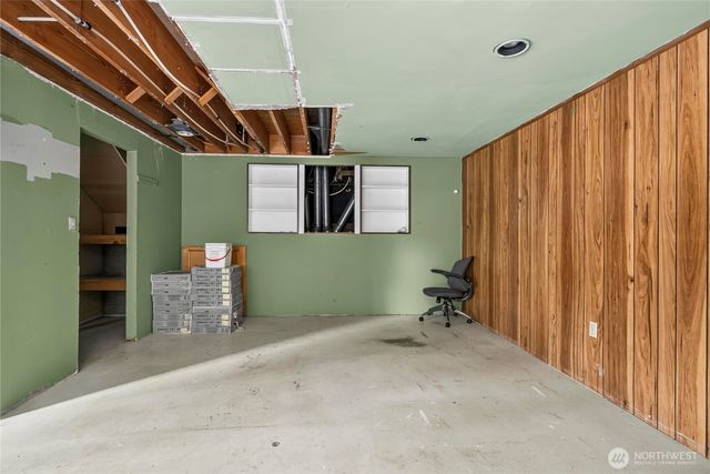 16030 33rd Avenue NE, Lake Forest Park, WA 98155