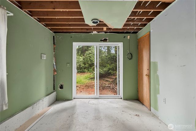 16030 33rd Avenue NE, Lake Forest Park, WA 98155