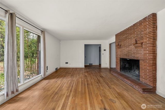 16030 33rd Avenue NE, Lake Forest Park, WA 98155