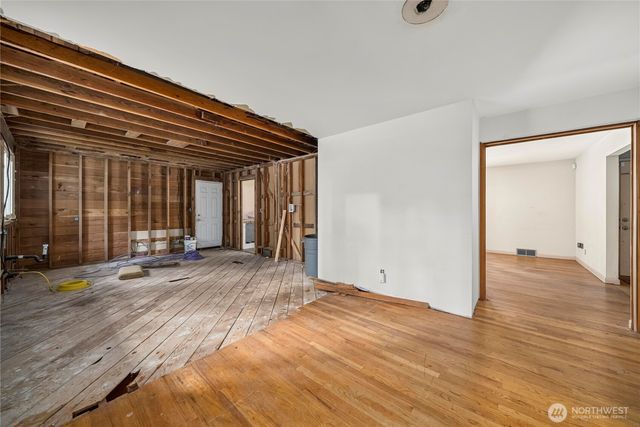 16030 33rd Avenue NE, Lake Forest Park, WA 98155