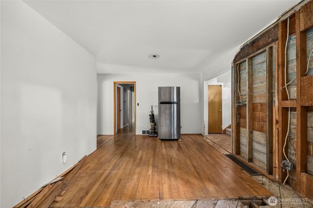 16030 33rd Avenue NE, Lake Forest Park, WA 98155