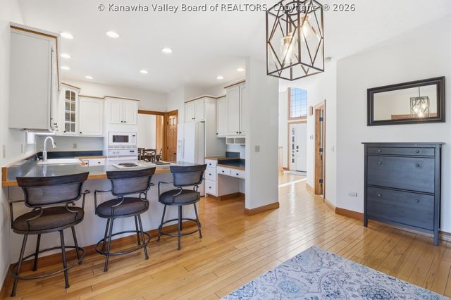 2006 Salisbury Way, Hurricane, WV 25526