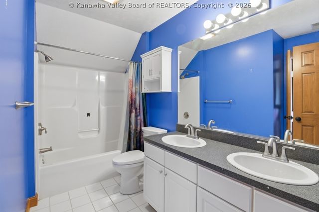 2006 Salisbury Way, Hurricane, WV 25526