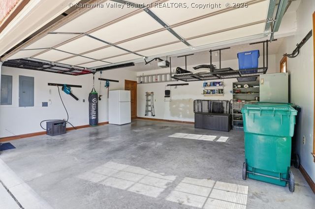 2006 Salisbury Way, Hurricane, WV 25526