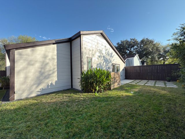 3819 Bear Creek Meadows Lane, Houston, TX 77043