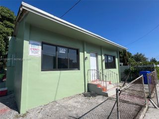 2169 NW Flagler Ter, Miami, FL 33125