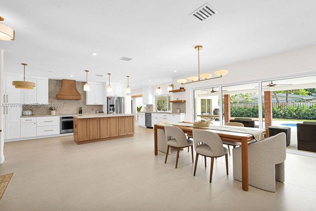 8300 SW 158th St, Palmetto Bay, FL 33157