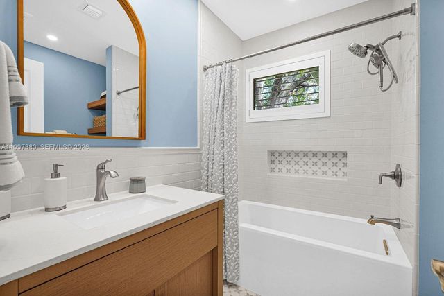 8300 SW 158th St, Palmetto Bay, FL 33157