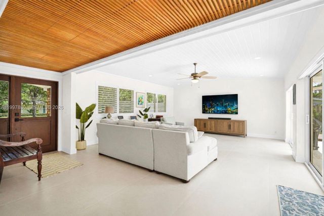 8300 SW 158th St, Palmetto Bay, FL 33157