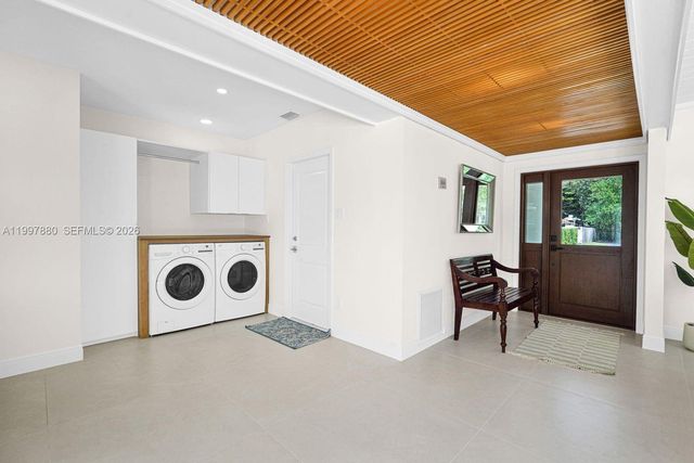 8300 SW 158th St, Palmetto Bay, FL 33157