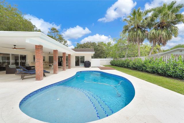 8300 SW 158th St, Palmetto Bay, FL 33157