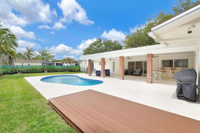 8300 SW 158th St, Palmetto Bay, FL 33157