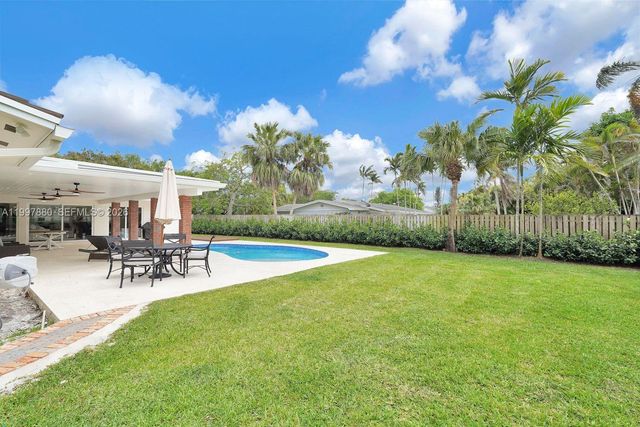 8300 SW 158th St, Palmetto Bay, FL 33157