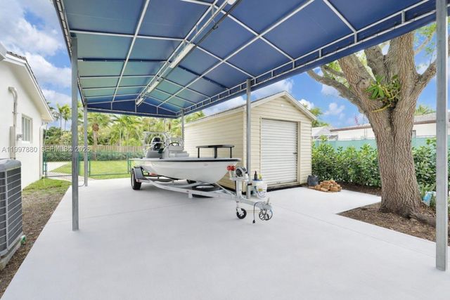 8300 SW 158th St, Palmetto Bay, FL 33157