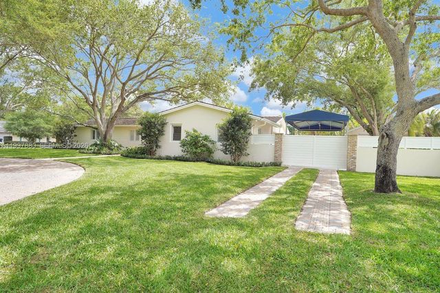 8300 SW 158th St, Palmetto Bay, FL 33157