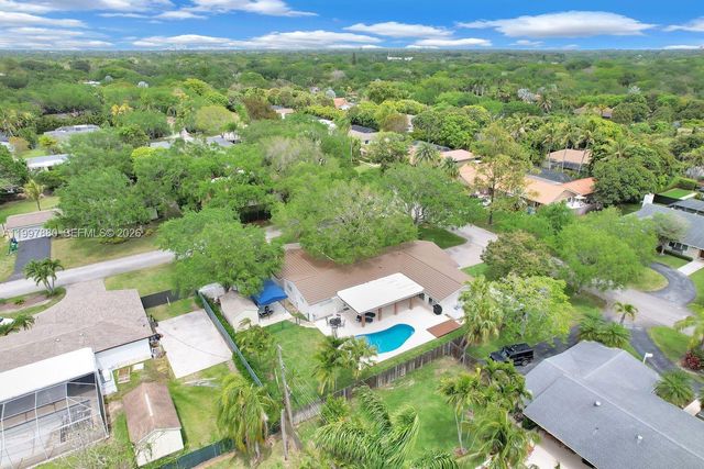 8300 SW 158th St, Palmetto Bay, FL 33157