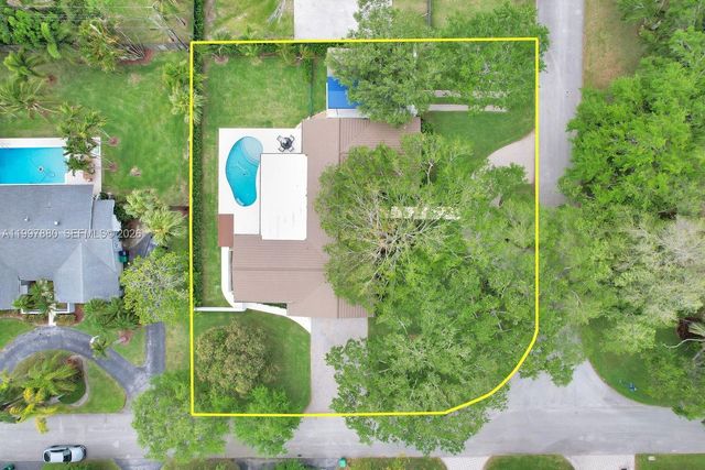 8300 SW 158th St, Palmetto Bay, FL 33157