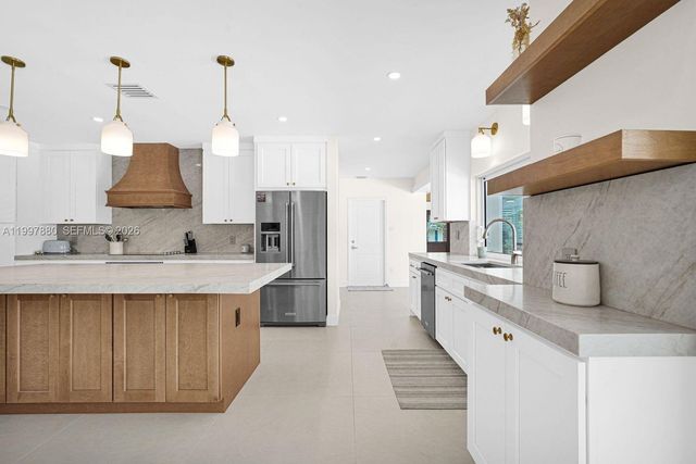 8300 SW 158th St, Palmetto Bay, FL 33157