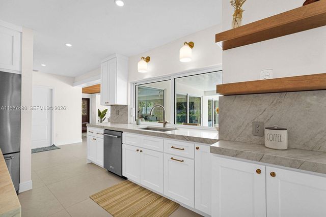 8300 SW 158th St, Palmetto Bay, FL 33157