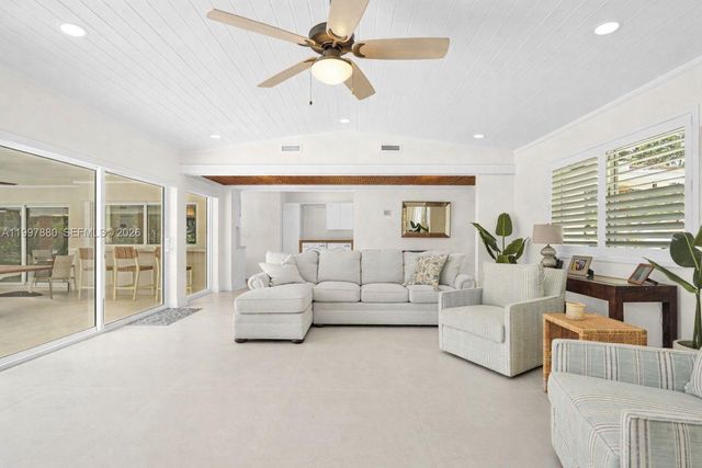 8300 SW 158th St, Palmetto Bay, FL 33157