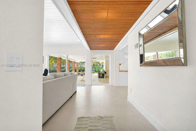 8300 SW 158th St, Palmetto Bay, FL 33157