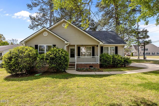 433 Kellywood Court, Fuquay Varina, NC 27526
