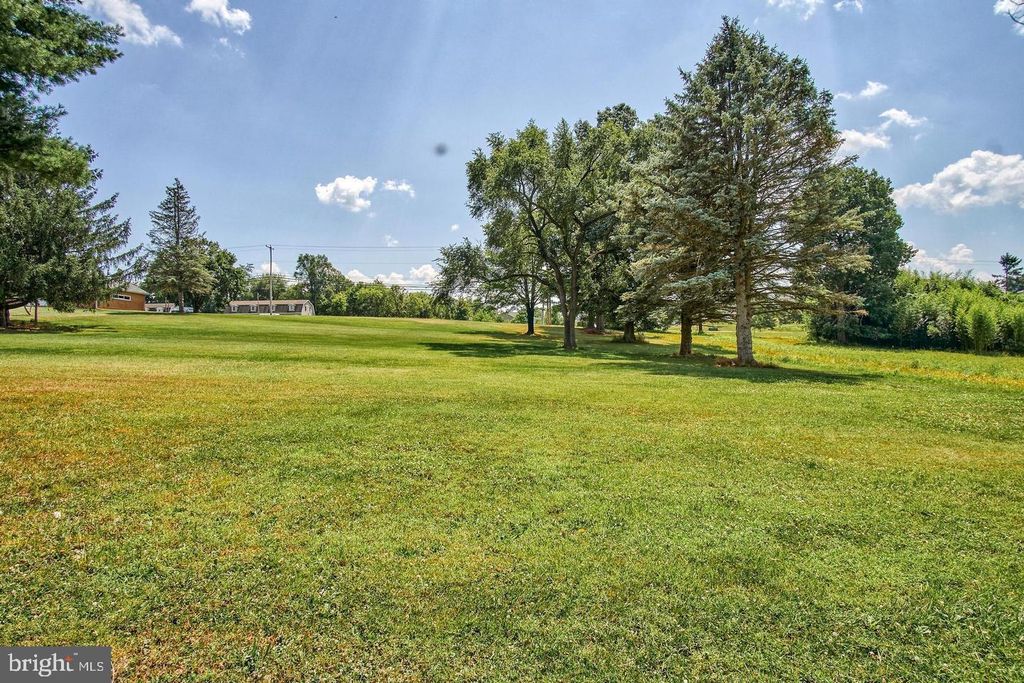 51 OLD YORK RD, Dillsburg, PA 17019