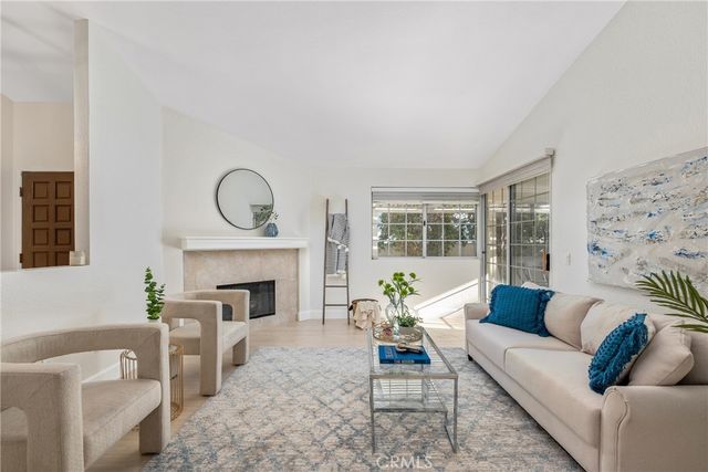 43791 Calle Las Brisas W, Palm Desert, CA 92211