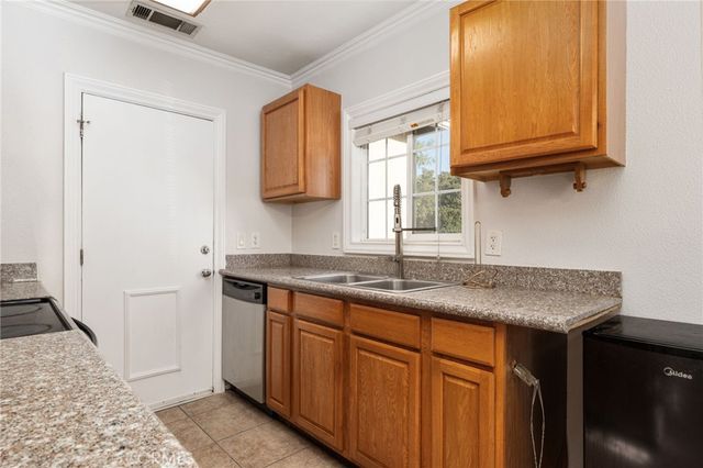 4012 E Clinton, Fresno, CA 93703