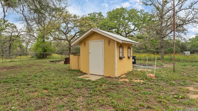 960 Cr 439, Stockdale, TX 78160