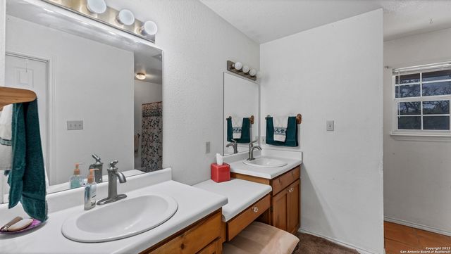 960 Cr 439, Stockdale, TX 78160