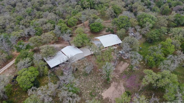 960 Cr 439, Stockdale, TX 78160