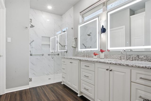 731 Cambridge Bend Cir, Tyler, TX 75703