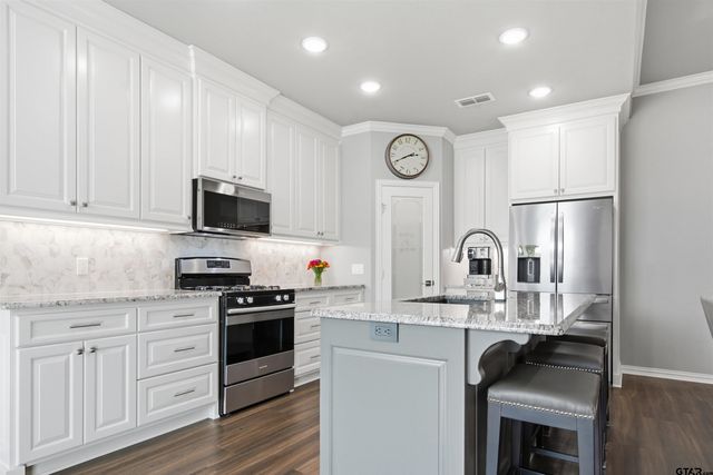 731 Cambridge Bend Cir, Tyler, TX 75703