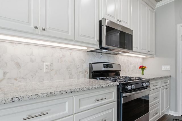 731 Cambridge Bend Cir, Tyler, TX 75703