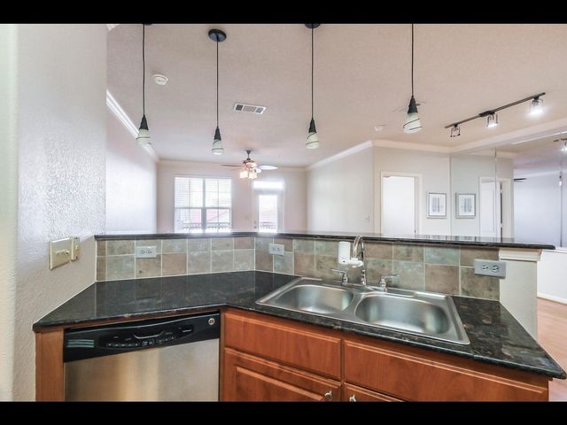 1711 Old Spanish Trail 151, Houston, TX 77054