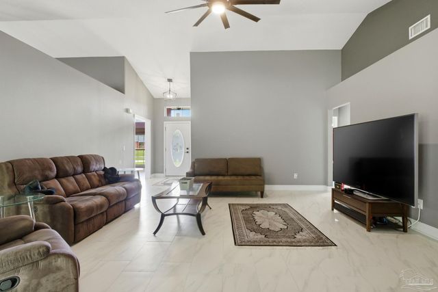 250 Shay Trl, Cantonment, FL 32533