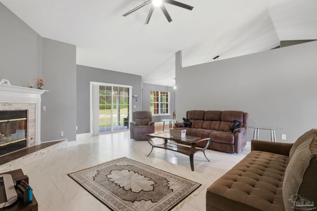 250 Shay Trl, Cantonment, FL 32533