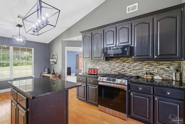 250 Shay Trl, Cantonment, FL 32533