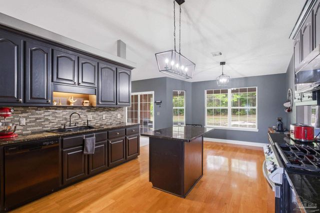 250 Shay Trl, Cantonment, FL 32533