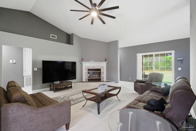 250 Shay Trl, Cantonment, FL 32533