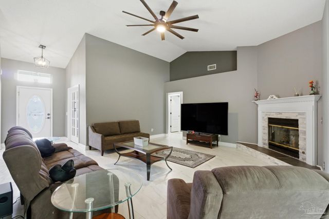 250 Shay Trl, Cantonment, FL 32533