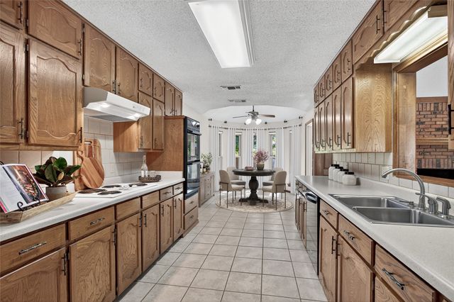 3508 Mckamy Oaks Trail, Arlington, TX 76017